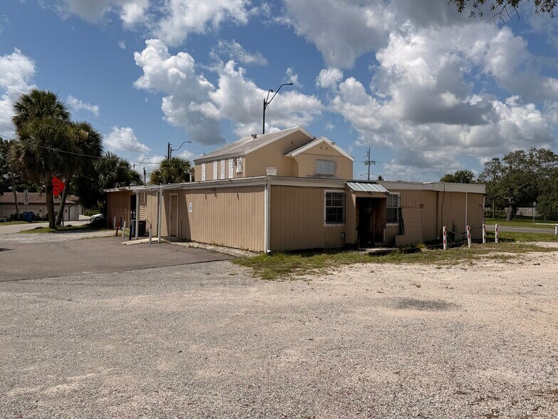 More Photos Of 4391 Dixie Hwy NE, Palm Bay Restaurant For Sale