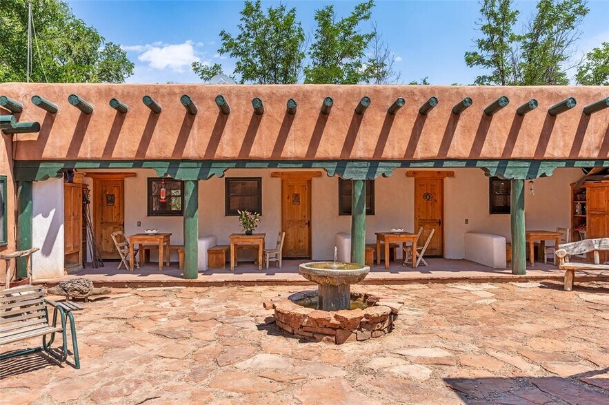 More Photos Of 18 Destierro Trail, Santa Fe Lodge Meeting Hall For Sale