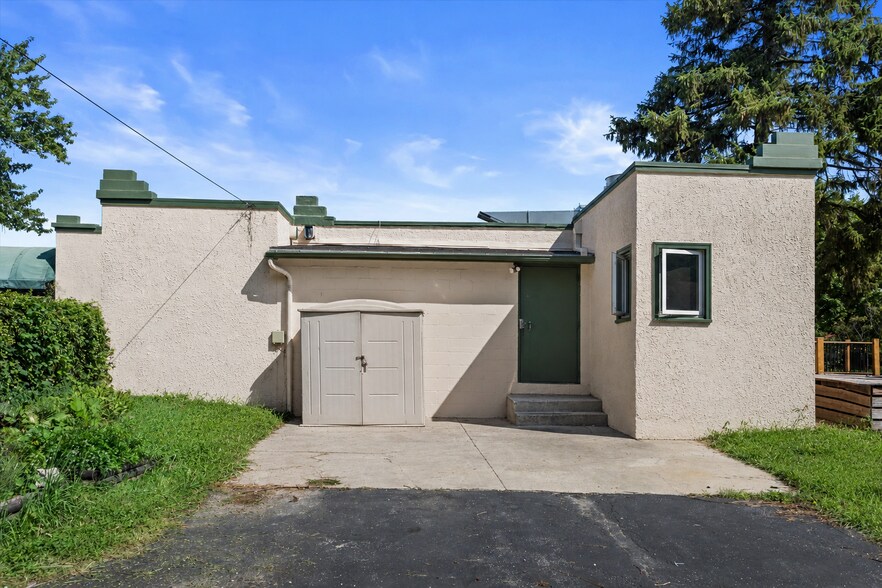 More Photos Of 17001 W Greenfield Ave, New Berlin Restaurant For Sale