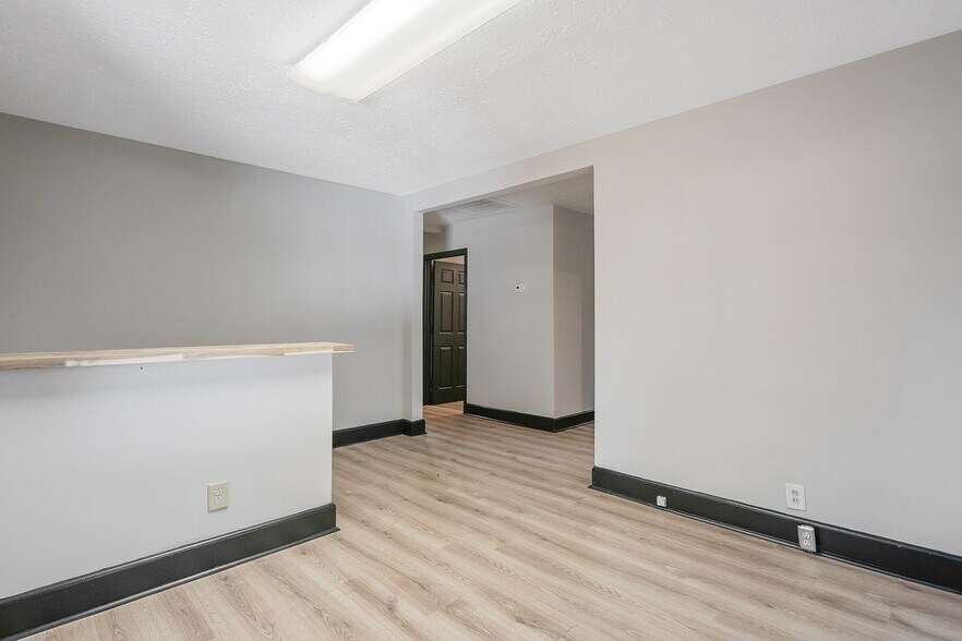 More Photos Of 1500 Gillespie St, Fayetteville Office For Lease