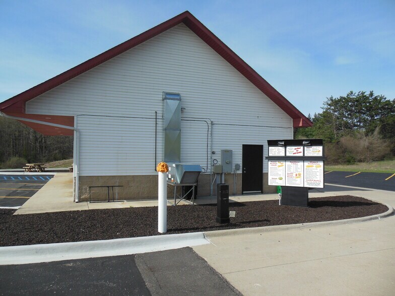More Photos Of 3510 Cadillac Dr, Farwell Restaurant For Sale