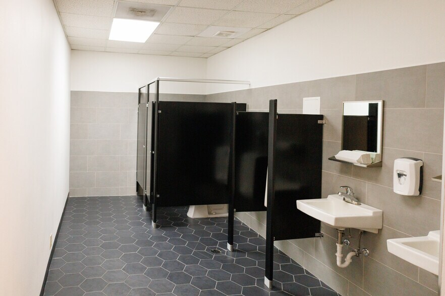 More Photos Of 301-305 S Pioneer Dr, Abilene Office For Lease