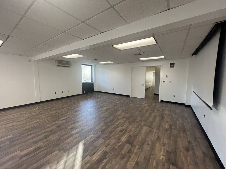 More Photos Of 275 Portsmouth Ave, Stratham Light Manufacturing For Lease