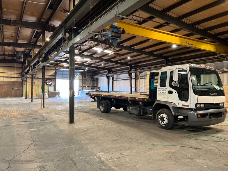 More Photos Of 25 S Beulah St, Winder Manufacturing For Lease