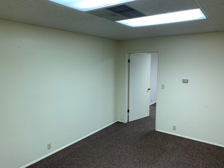 More Photos Of 817 Kilbourne St, Bellevue Medical For Lease