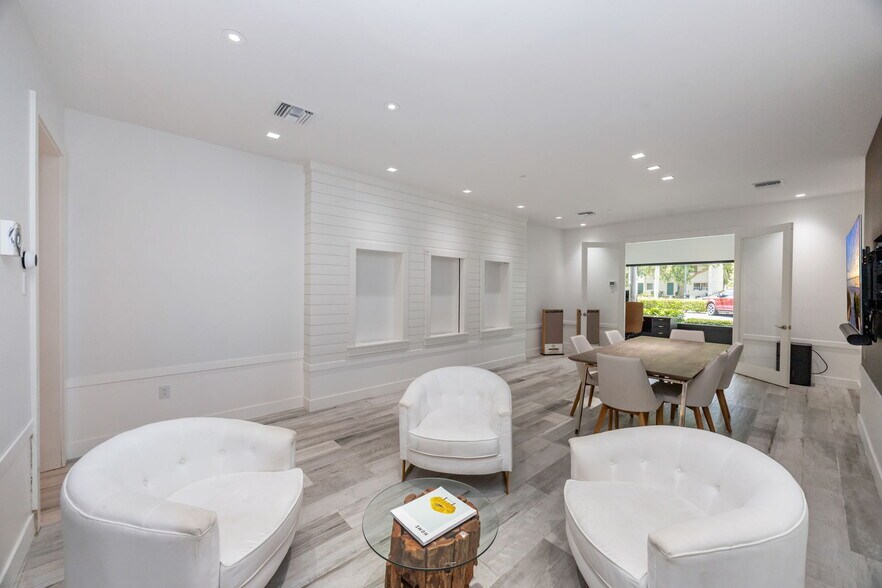 More Photos Of 1011-1065 5th Ave N, Naples Storefront Retail Office For Lease