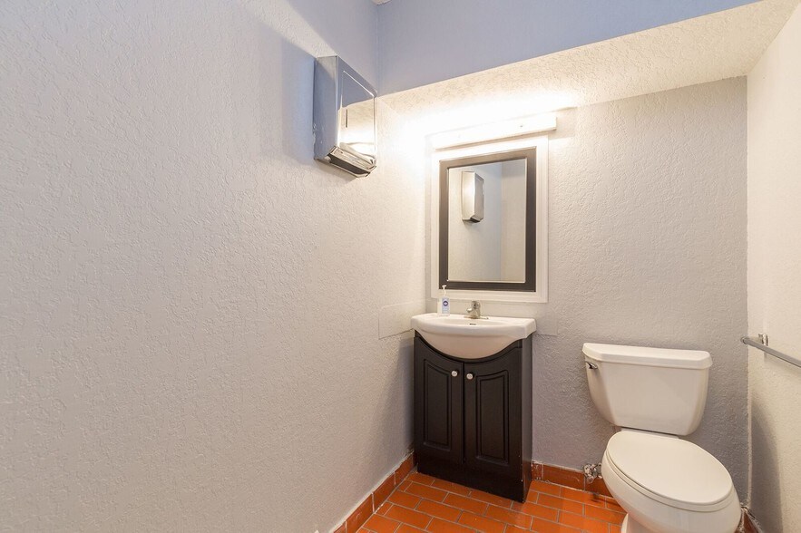 More Photos Of 2244 1st Ave N, Saint Petersburg Medical For Lease