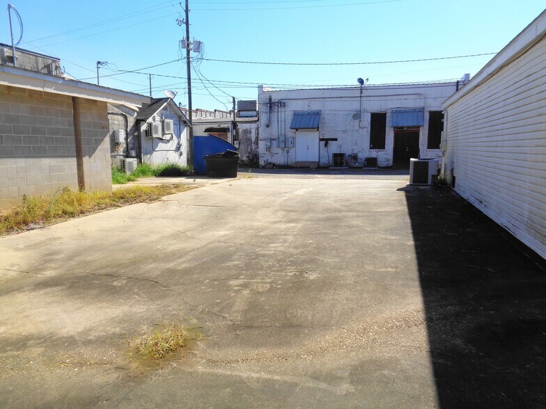 More Photos Of 111 W Ridgeley St, Atmore Storefront For Sale