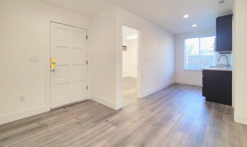 More Photos Of 12208-12222 SE Market St, Portland Office For Lease