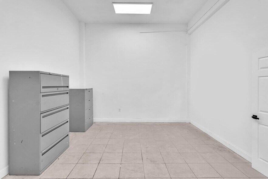 More Photos Of 570 NW 54th St, Miami Auto Repair For Lease