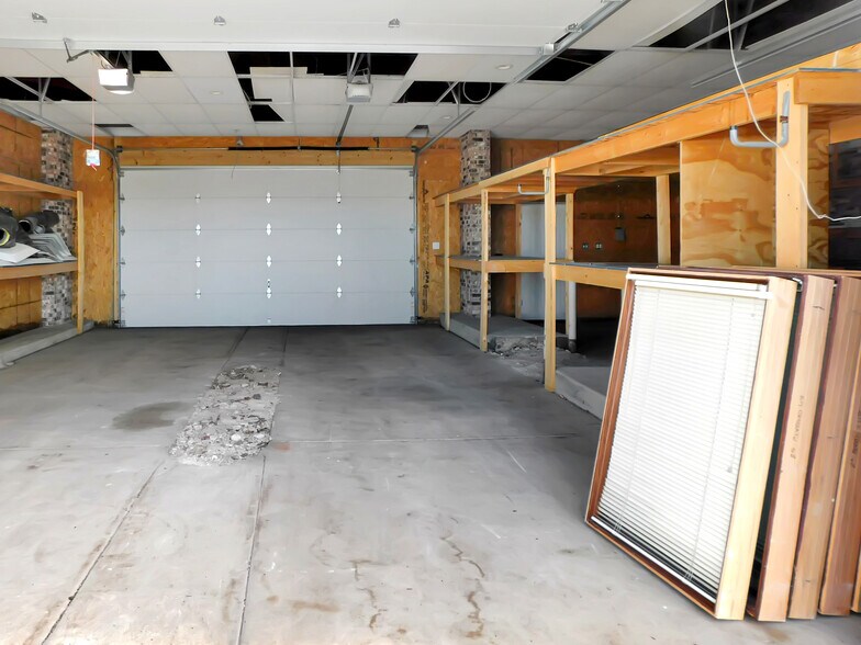 More Photos Of 769 N Blackhawk Blvd, Rockton Office For Lease