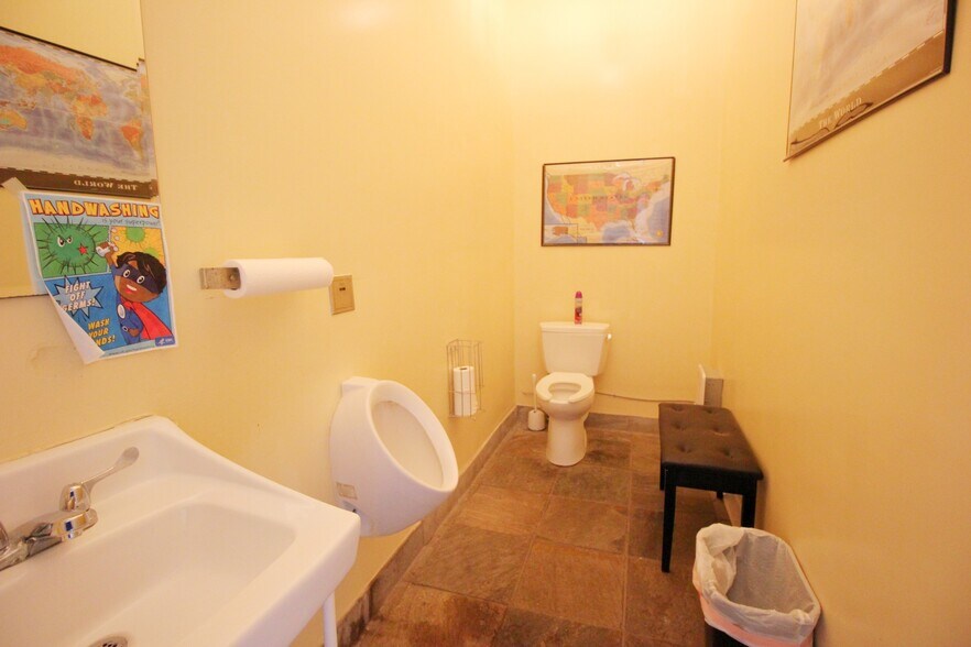 More Photos Of 217-219 W Beverly St, Staunton Storefront Retail Office For Sale