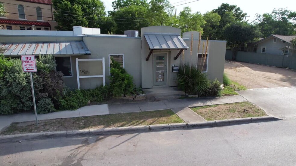 More Photos Of 601 E Ashby Pl, San Antonio Restaurant For Lease