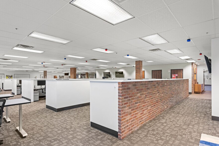 More Photos Of 382 W Park Cir, Provo Office For Sale