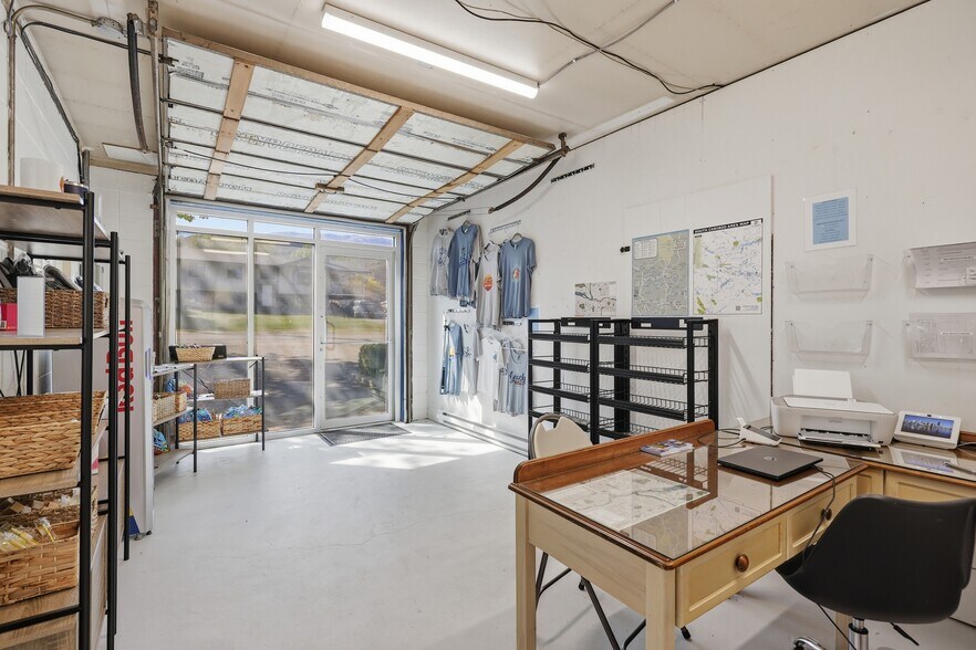 More Photos Of 7001 Savona Access Rd, Thompson-Nicola Hotel For Sale