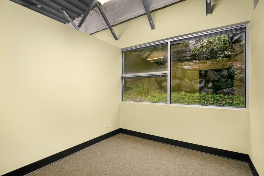 More Photos Of 11109 Slater Ave NE, Kirkland Office For Sale