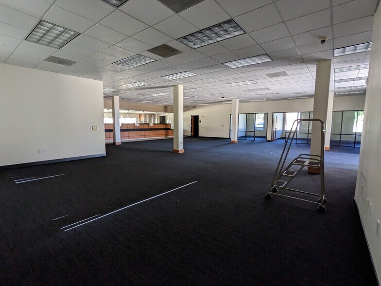 More Photos Of 18505 Champion Forest Dr, Spring Unknown For Lease
