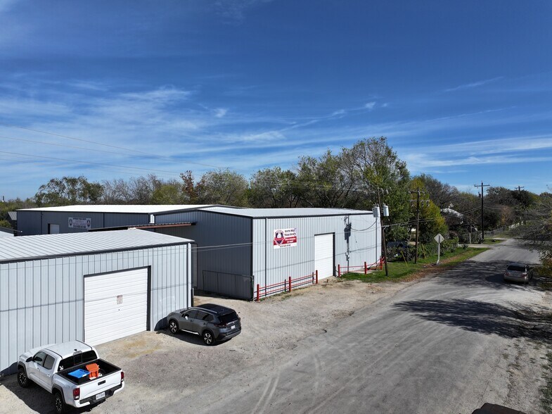 More Photos Of 602 S Loop 4, Buda Warehouse For Lease