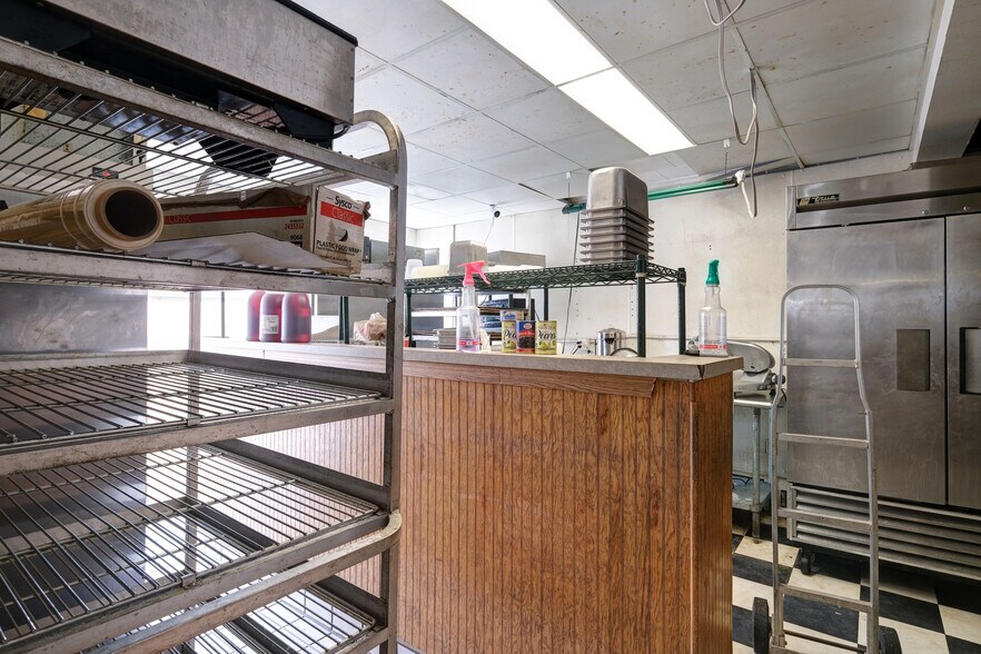 More Photos Of 329 4th St, Wausau Storefront Retail Residential For Sale