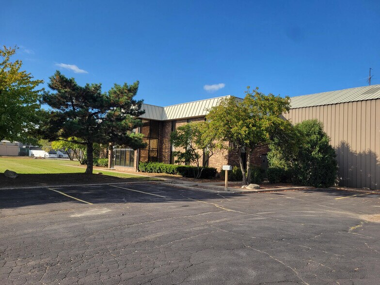 More Photos Of 6655 W Kitty Ave, Chicago Ridge Office For Sale