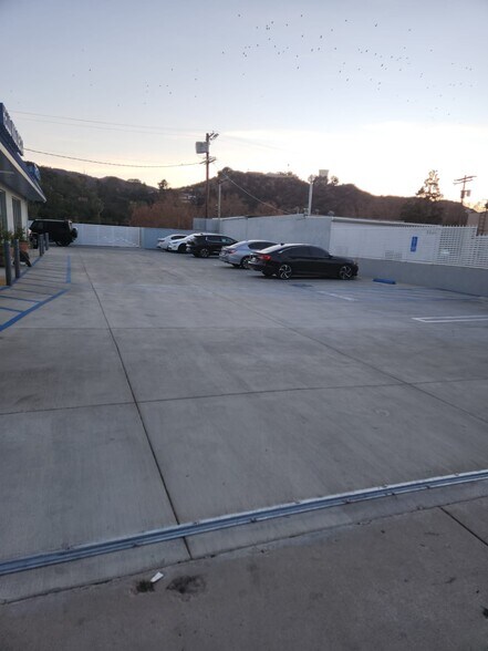 More Photos Of 6630 Foothill Blvd, Tujunga Freestanding For Lease