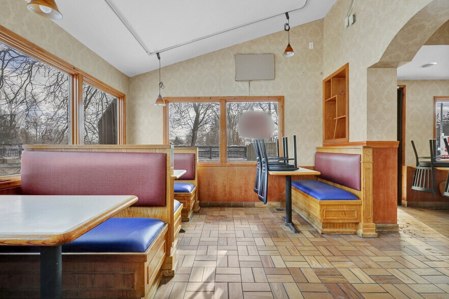 More Photos Of 323 S Main St, Eaton Rapids Freestanding For Sale