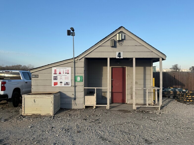 More Photos Of 2162 S Airport Dr, McKinney Industrial For Lease