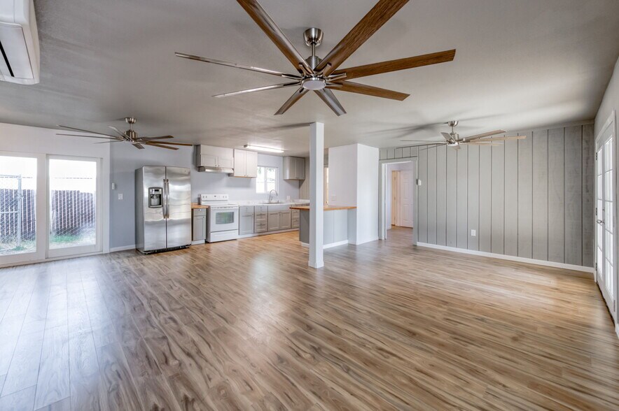 More Photos Of 12712 E McKinley Ave, Sanger Flex For Lease