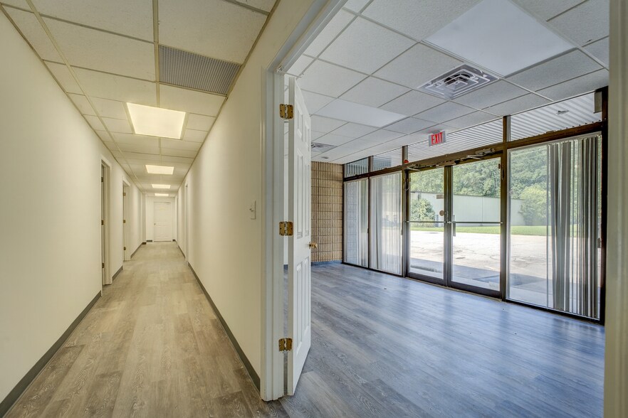 More Photos Of 5521 Collins Blvd, Austell Warehouse For Lease