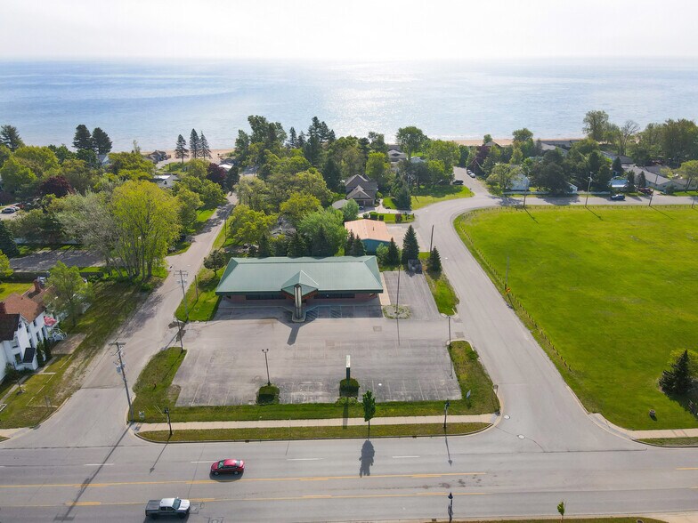 More Photos Of 510 N State St, Oscoda Freestanding For Lease