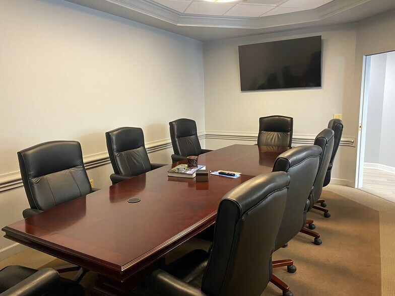 More Photos Of 213 Overlook Cir, Brentwood Office For Lease