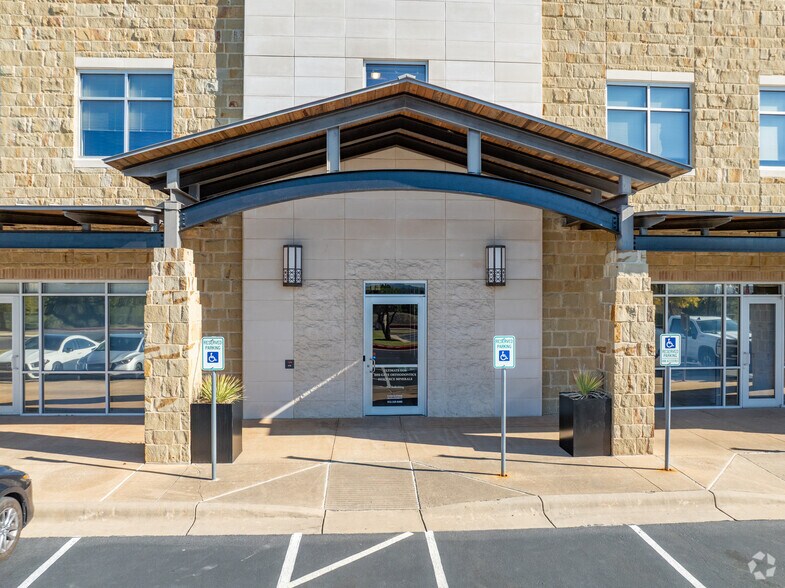 More Photos Of 11412 Bee Caves Rd, Austin Office For Lease