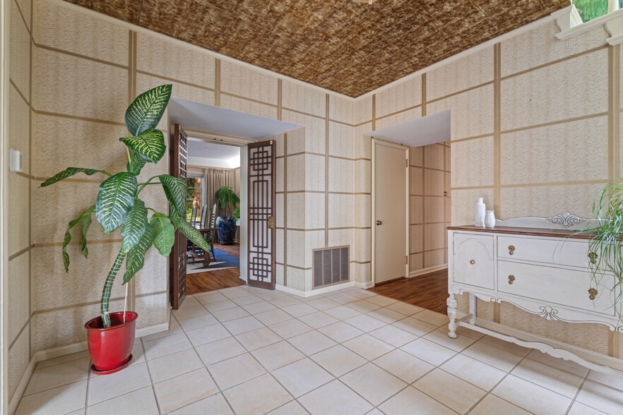 More Photos Of 1001 Cherry Heights Rd, The Dalles Flex For Sale