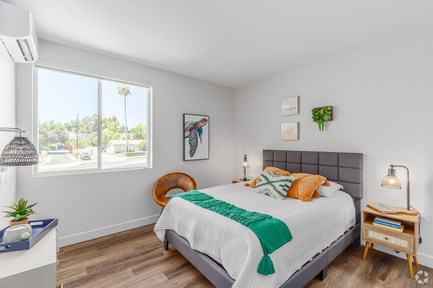 More Photos Of 1559 N Santa Fe Ave, Vista Apartments For Sale