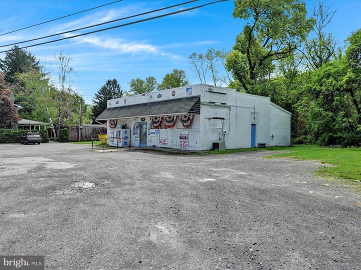 More Photos Of 20 Main St, Lykens Freestanding For Sale