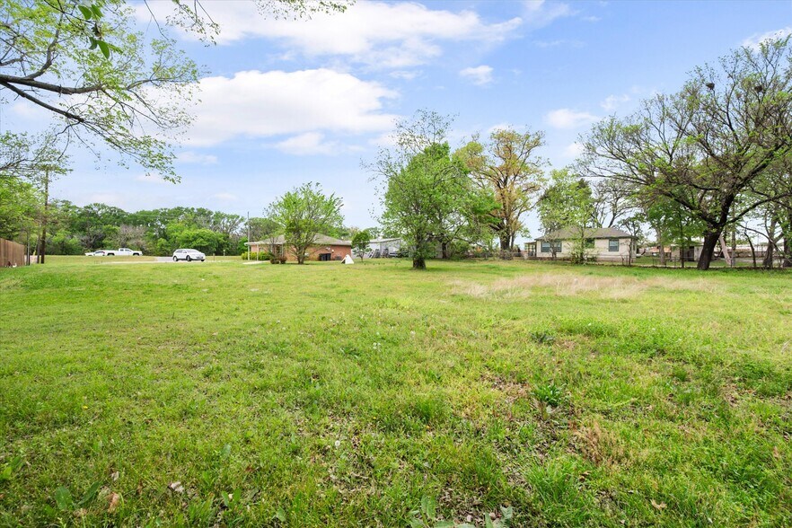 More Photos Of 8850 Davis Blvd, Southlake Land For Lease