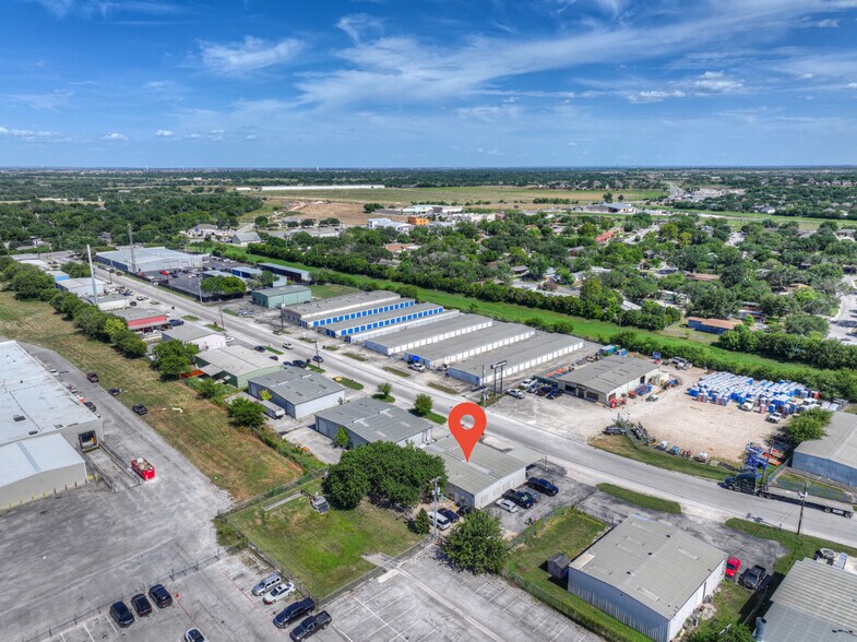 More Photos Of 242 Trade Center Dr, New Braunfels Warehouse For Lease