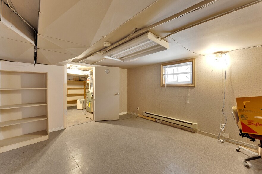 More Photos Of 1451 Ouellette Av, Windsor Office Residential For Sale