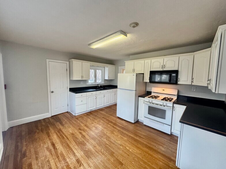 More Photos Of 110 Main St, Kingston Office For Sale