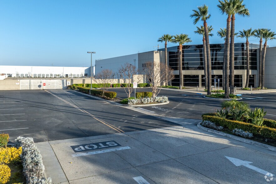 More Photos Of 13951 Magnolia Ave, Chino Warehouse For Lease