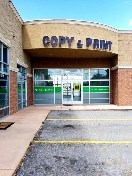 More Photos Of 579-589 E Fort Union Blvd, Midvale Storefront Retail Office For Lease