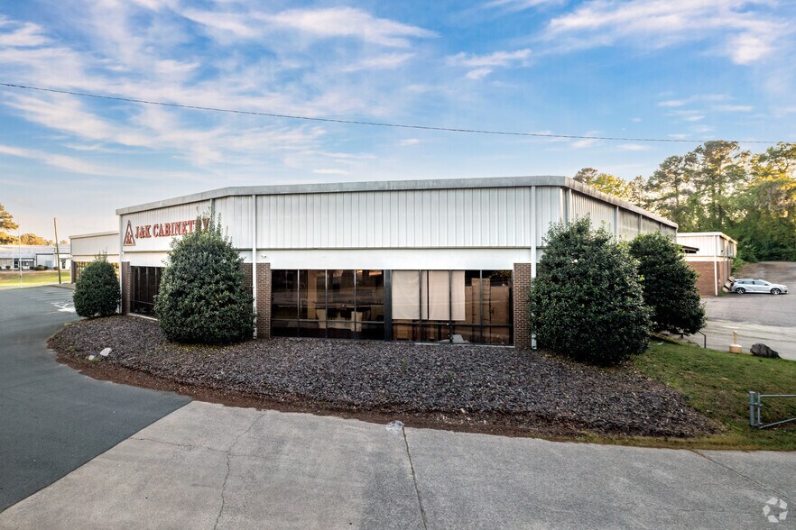 More Photos Of 1904 New Hope Church Rd, Raleigh Flex For Lease