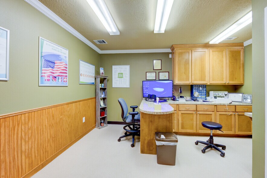 More Photos Of 1321 S John Redditt Dr, Lufkin General Retail For Sale