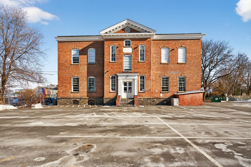 More Photos Of 61 Crown St, Kingston Office For Lease