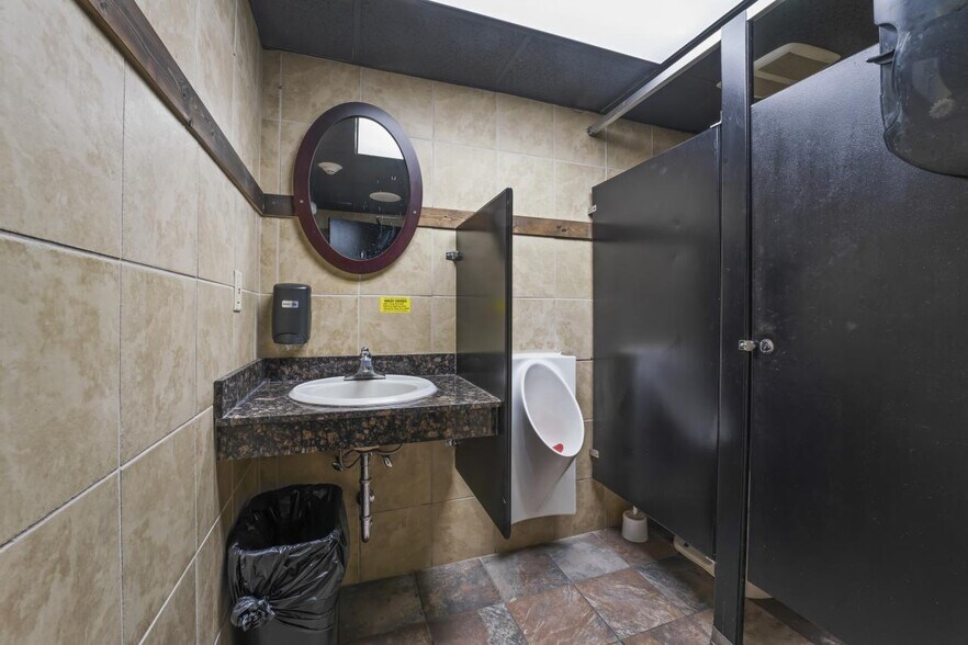 More Photos Of 51 S Pearl St, Albany Sports And Entertainment For Sale
