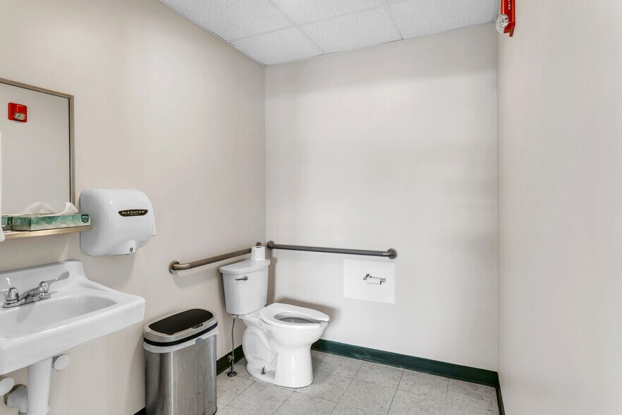 More Photos Of 800 College Hwy, Southwick Medical For Lease