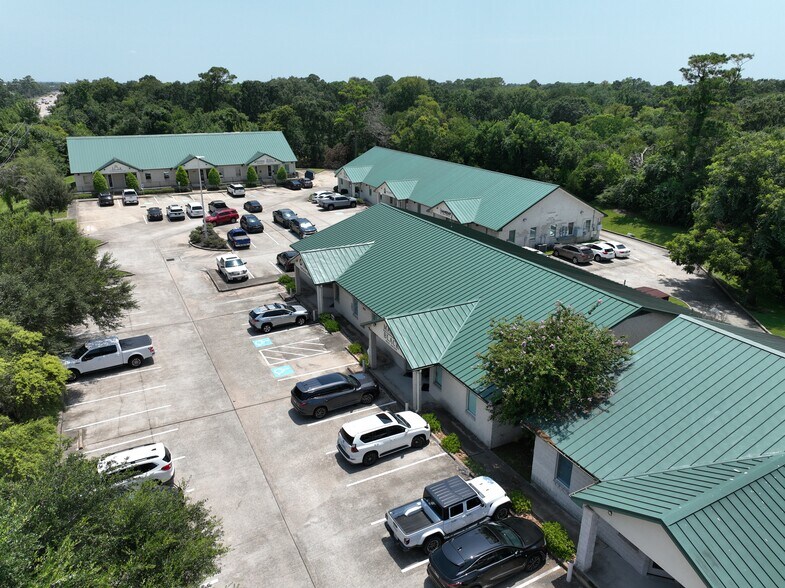 More Photos Of 1110 S Friendswood Dr, Friendswood Unknown For Lease