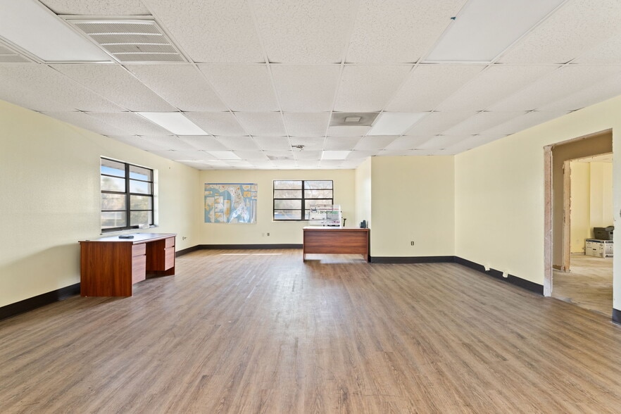 More Photos Of 1108 Commercial Way, Spring Hill Freestanding For Sale