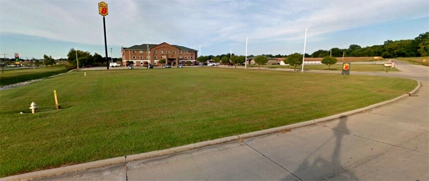 More Photos Of 2060 County Road 2450 N, Grayville Land For Lease