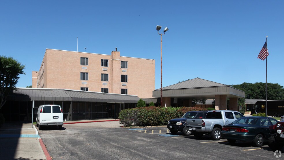 Primary Photo Of 1615 Hillendahl Blvd, Houston Hospital For Sale